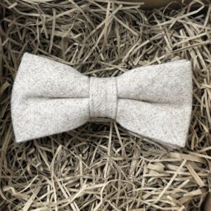 A photo of a cream pre-tied bow tie in wool