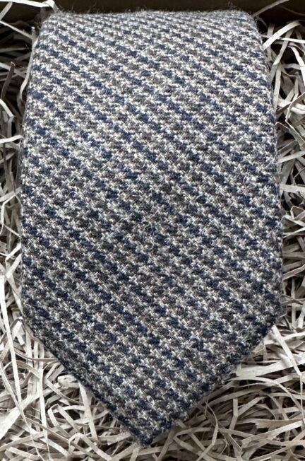 Dressed to Impress: The Timeless Charm of the Dill Cream Wool Tie