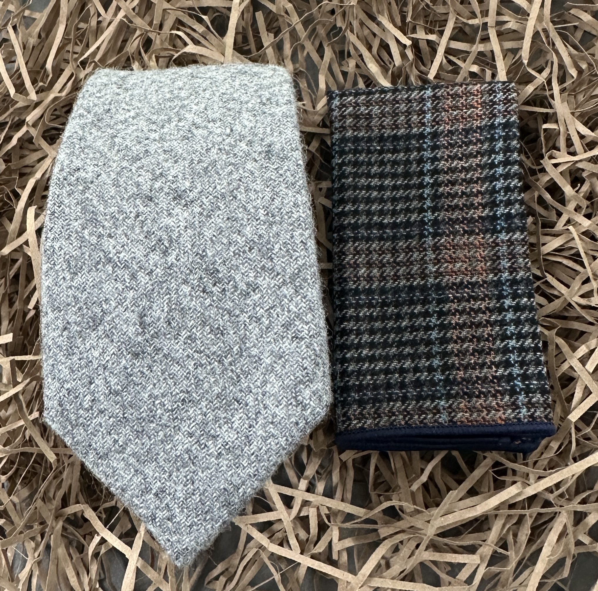 A grey men's wool tie and check pocket square ideal for mens gifts and groomsmen gifts.